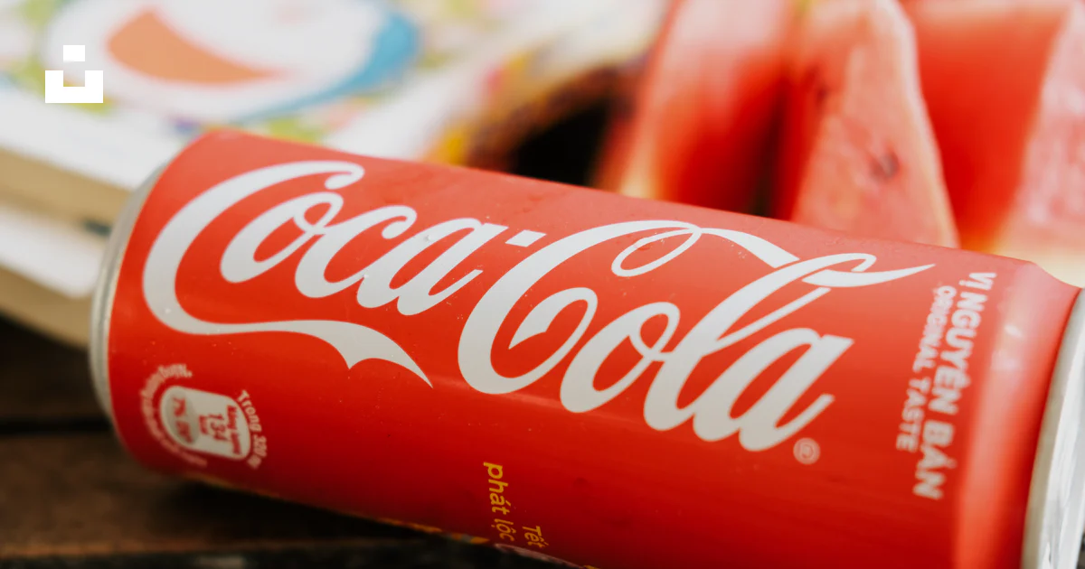 Cola Rouge Canette de coca cola rouge et blanc photo – Photo Boisson Gratuite sur ...