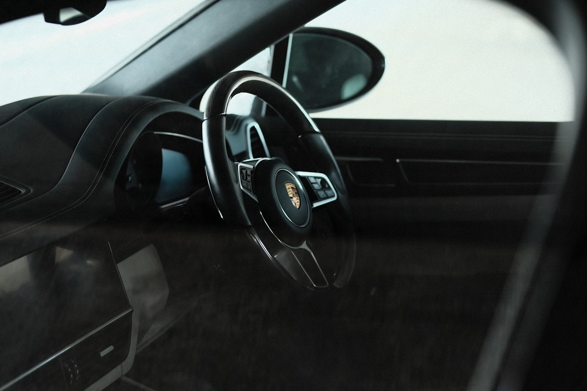 Noleggio auto lungo termine per privati - interni auto lusso