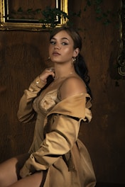 Elegant portrait of Claudia Rosmam Guizzo in a sophisticated setting with soft golden lighting.