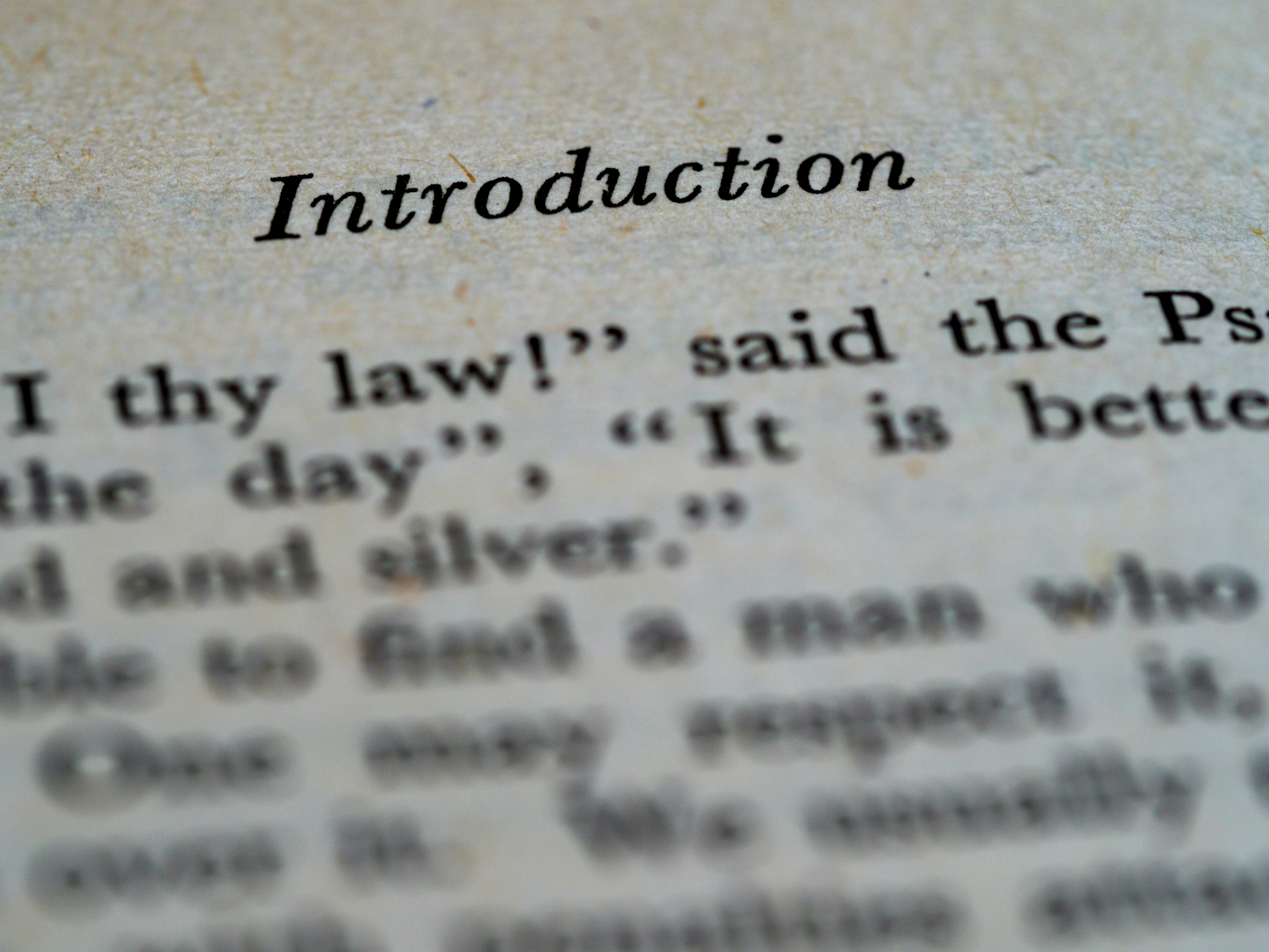 Comment rédiger une introduction percutante pour votre mémoire