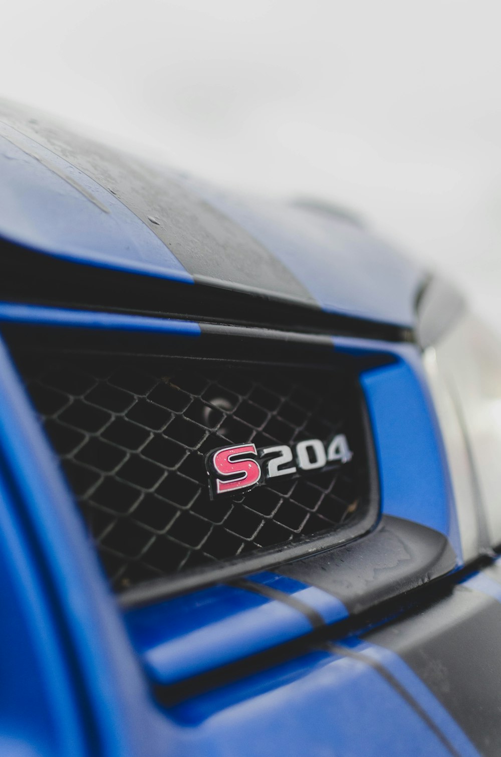 blau-silberner Audi