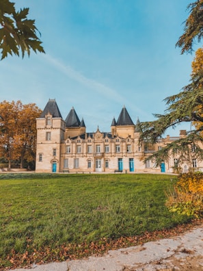 speak French on the countryside of France.