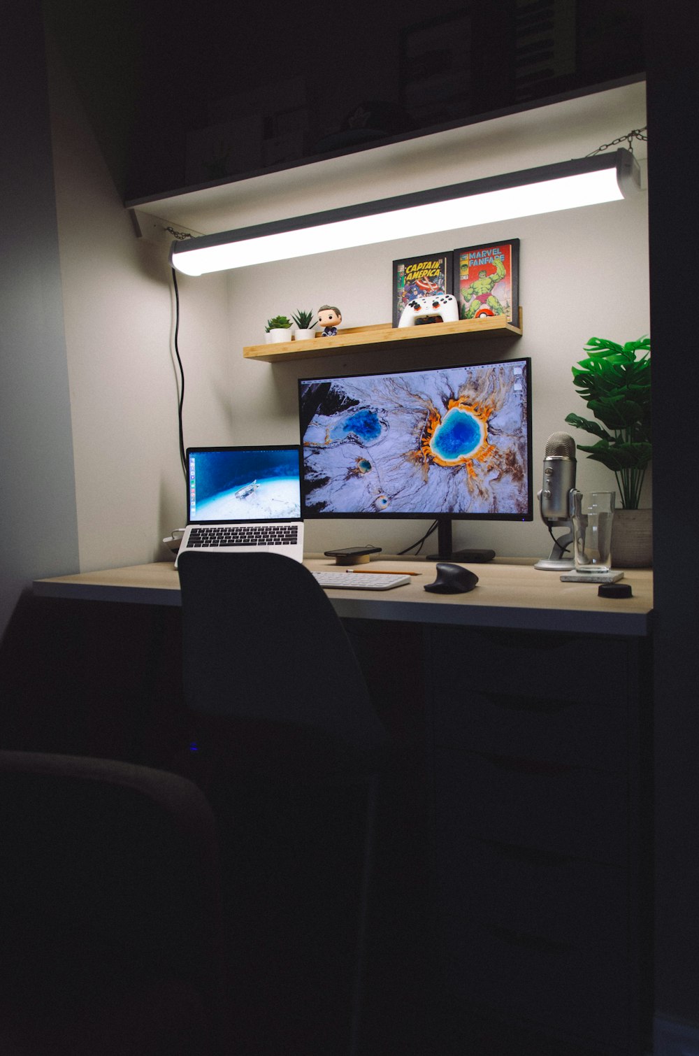 silver imac on brown wooden desk