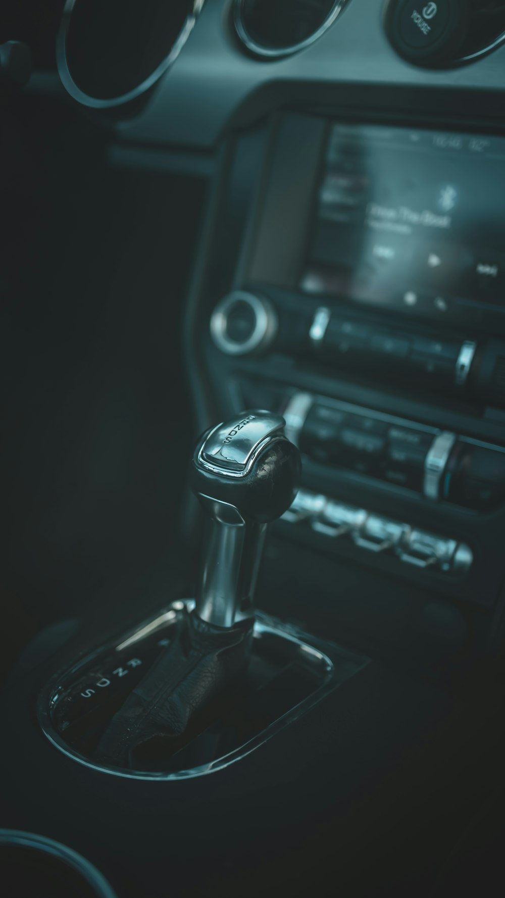 black and gray car gear shift lever