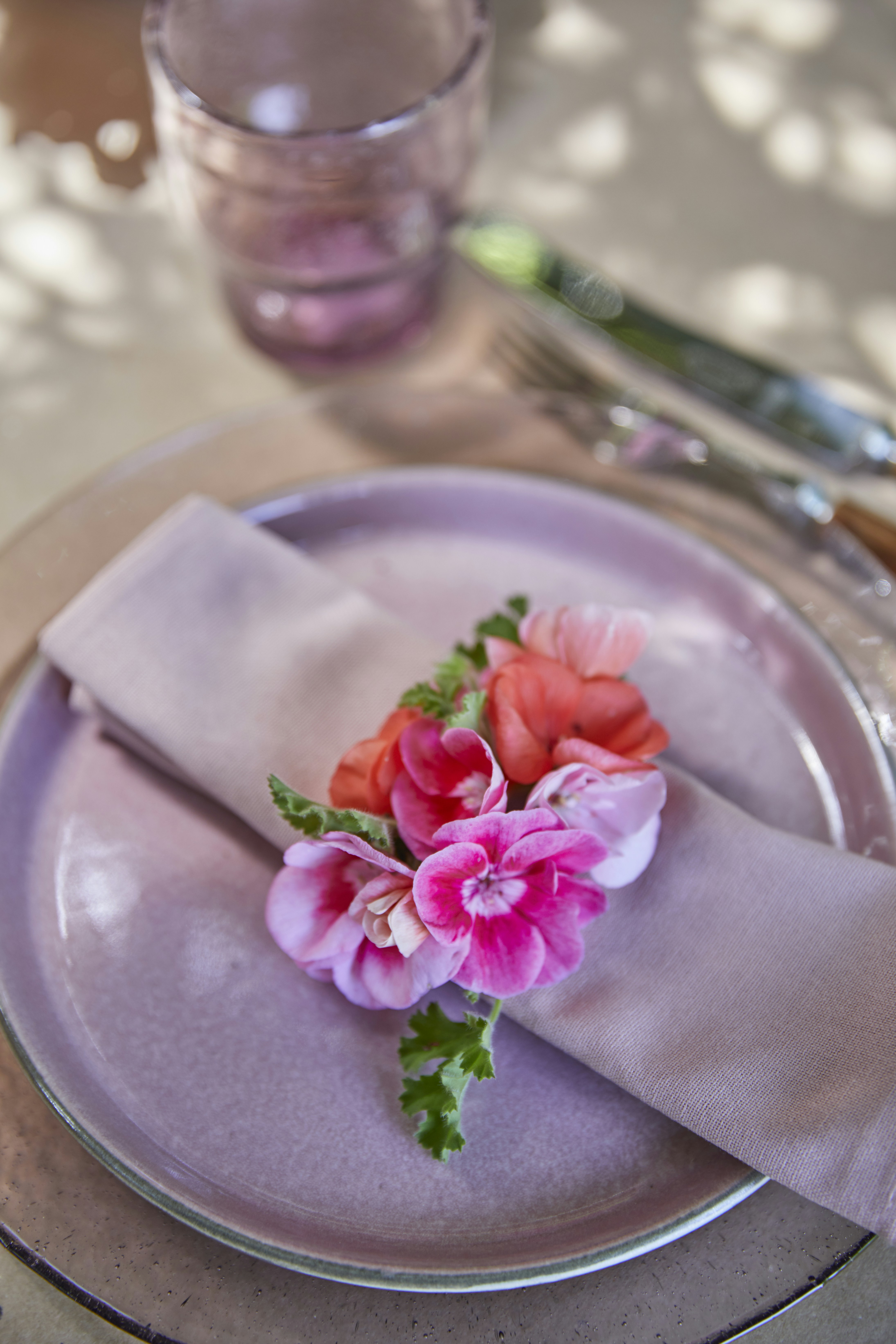 Pelargoniums are having a Renaissance and look beautiful in many different settings - use them in your hair for beautiful hippy chic or boho wedding styling.