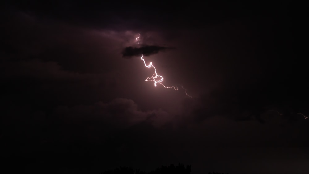 a lightning bolt hitting through the night sky