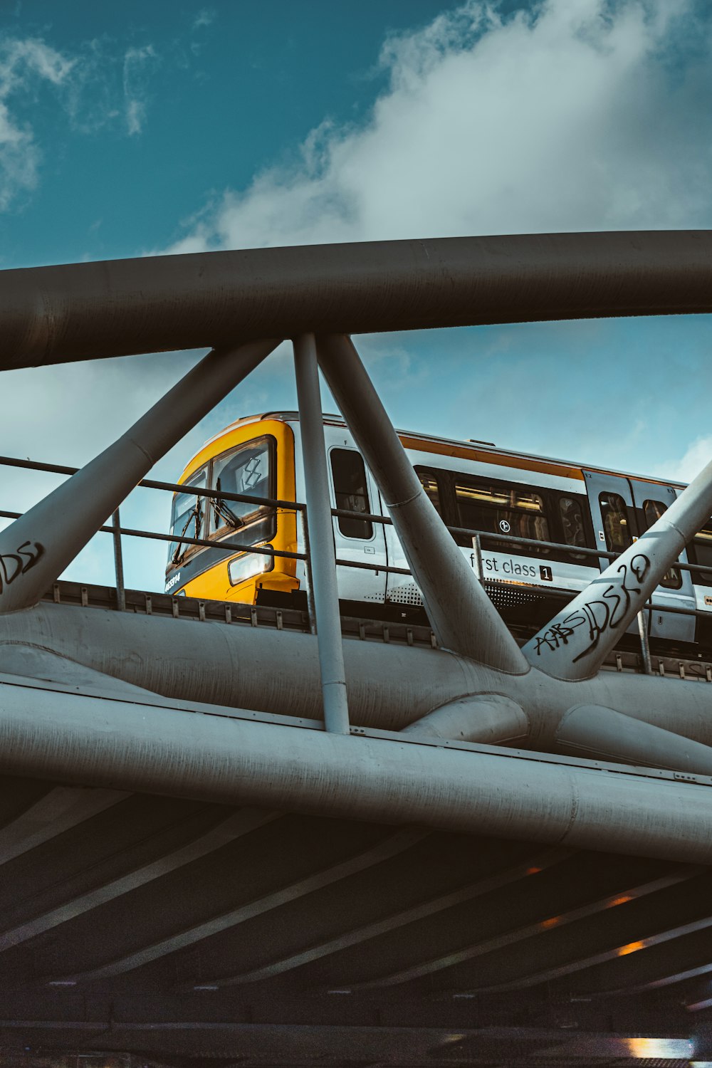 yellow and black taxi cab