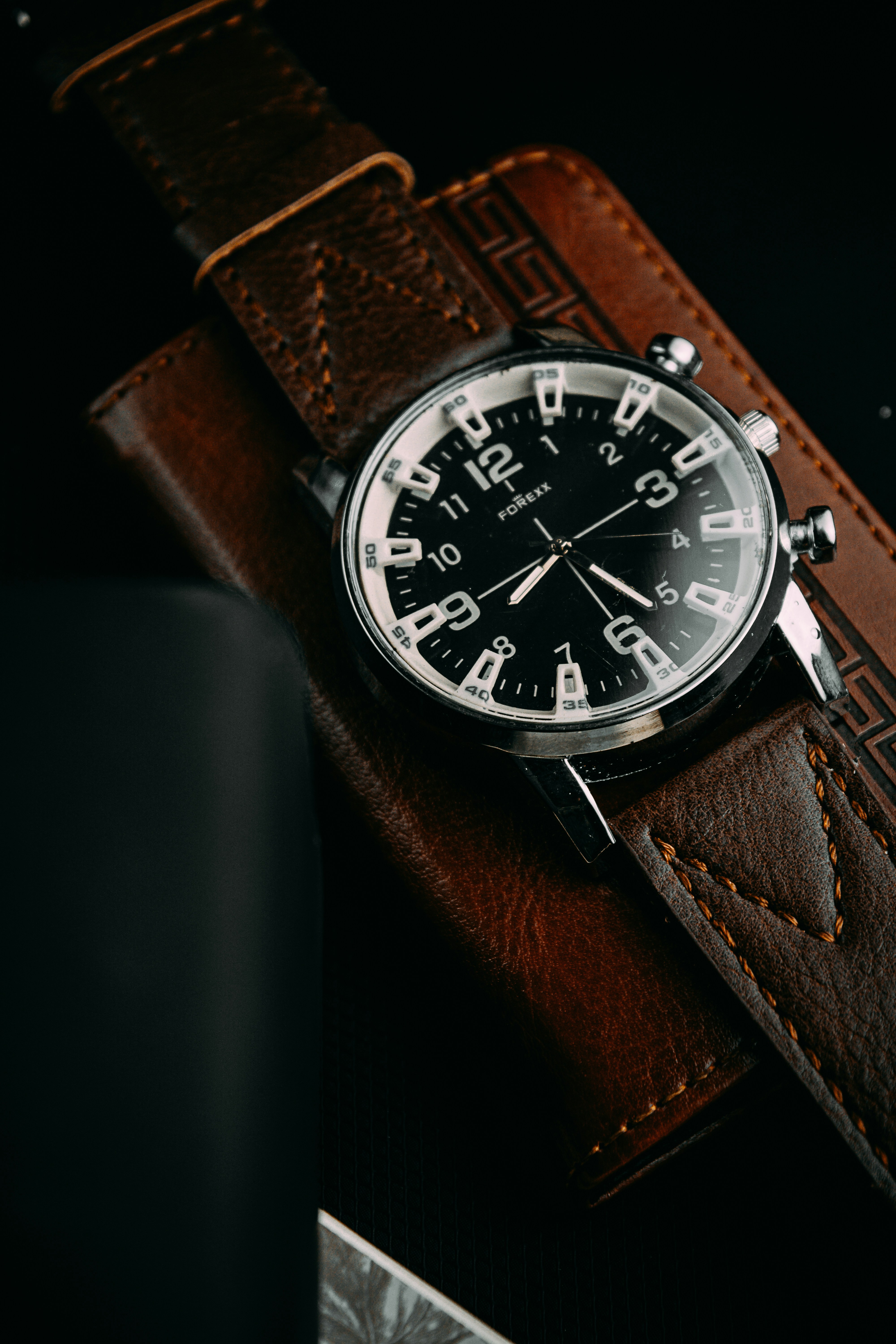 Silver and black round analog watch at 10 10 photo Free Grey Image on Unsplash