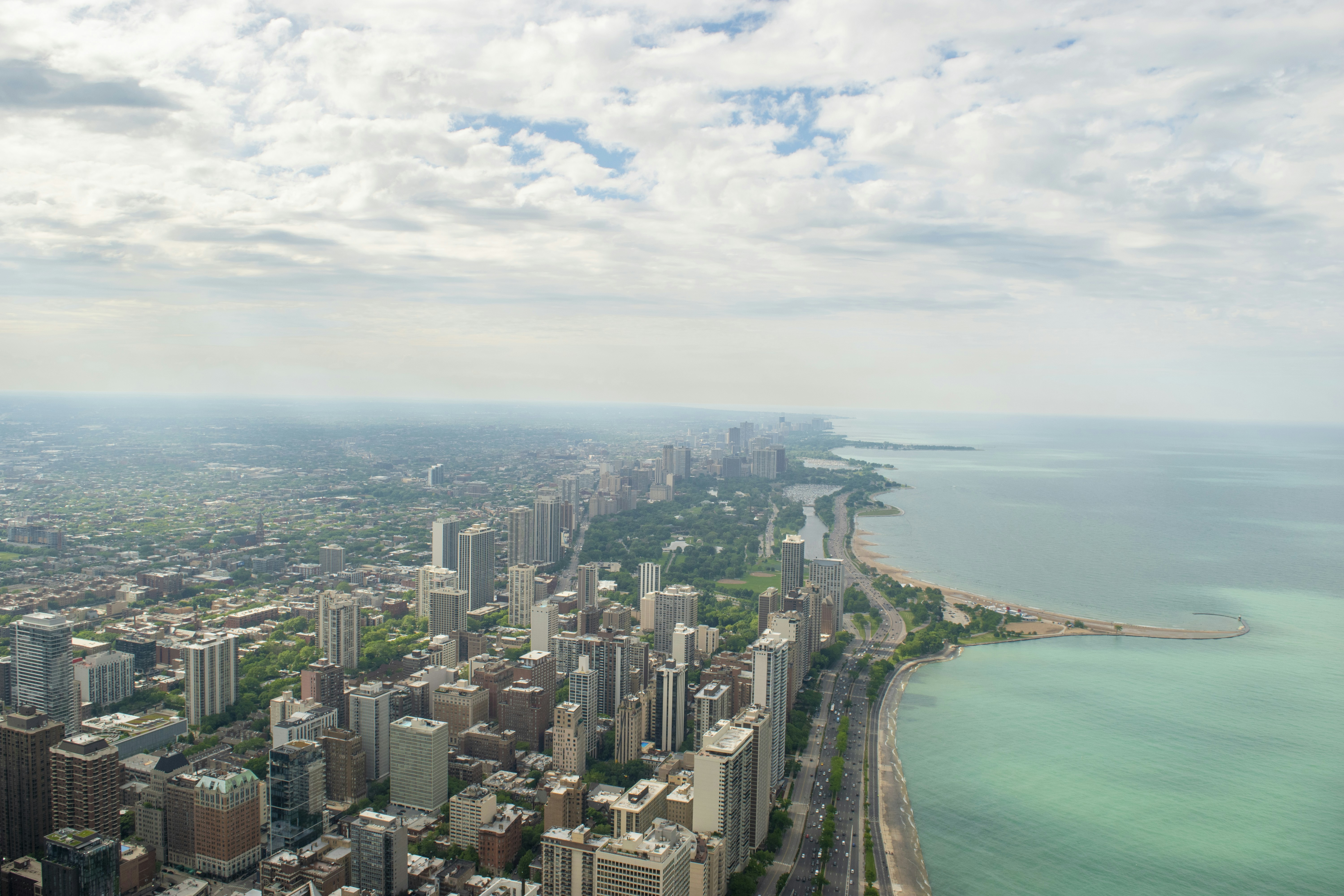 chicago skyline meeting lake michigan - apartments near lake michigan
