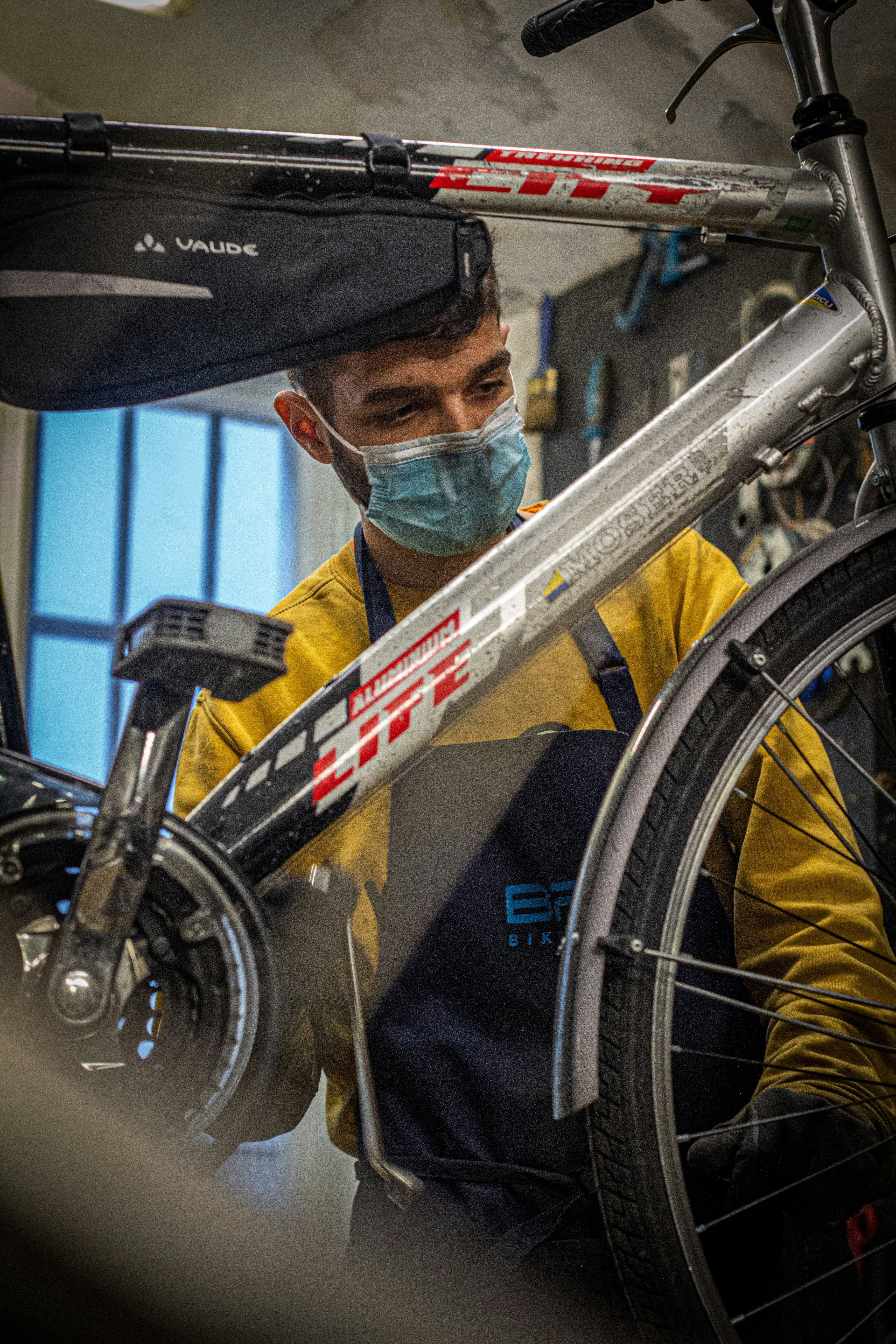 piso ou teto salarial | Image by Gregorio Cavana (Unsplash)