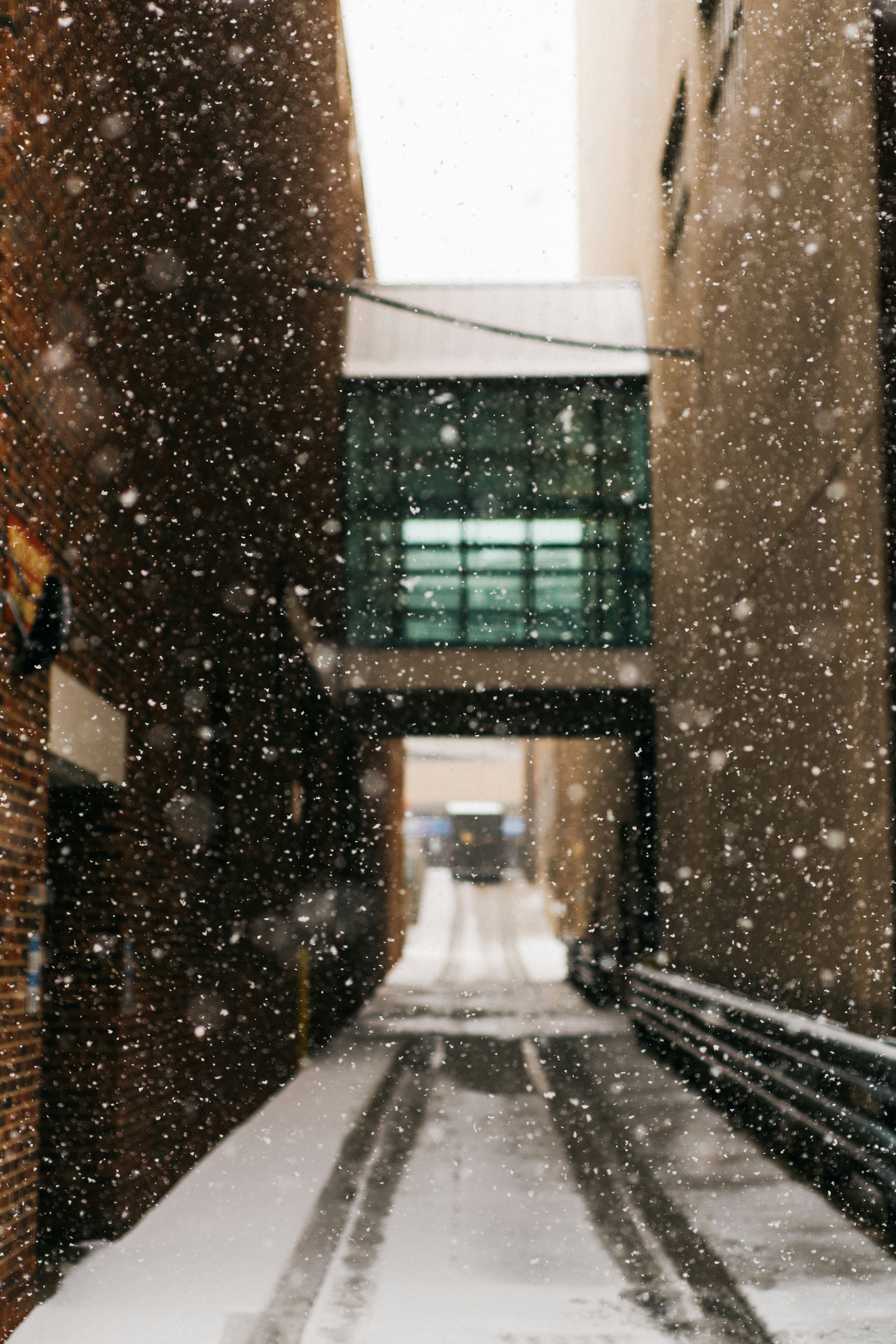 April winter storms hit Wisconsin today, causing an inch of snow to accumulate in Milwaukee. Spring Storm.