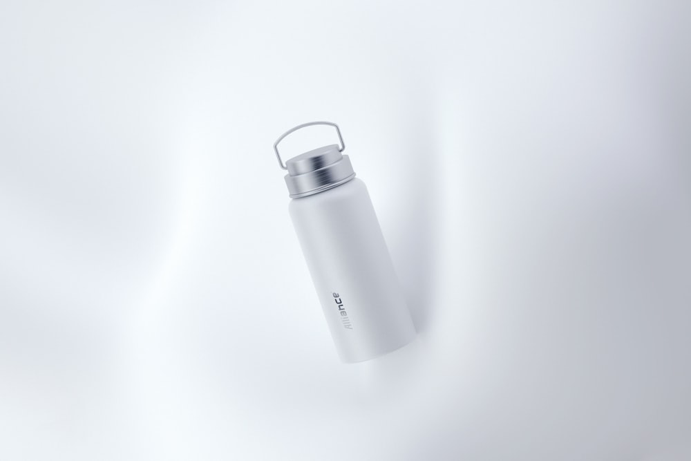 Vape de type tube blanc et argent