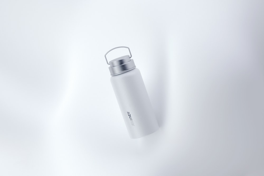 white and silver tube type vape