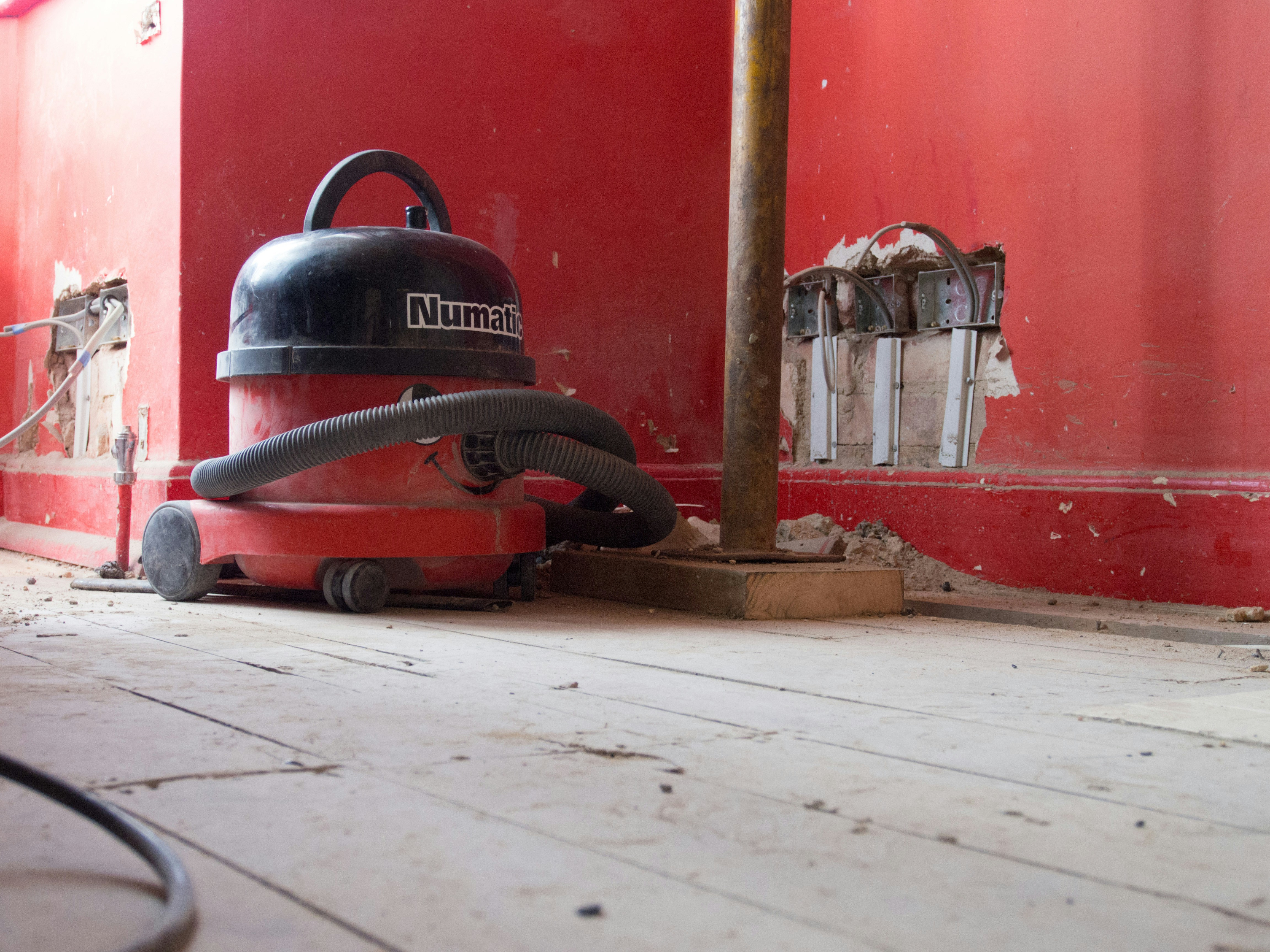 black and red vacuum cleaner