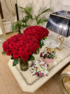An elegant living room corner featuring a vase of fresh, artfully arranged flowers from la rose dans la maison.