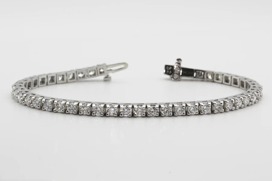 Diamond tennis bracelet
