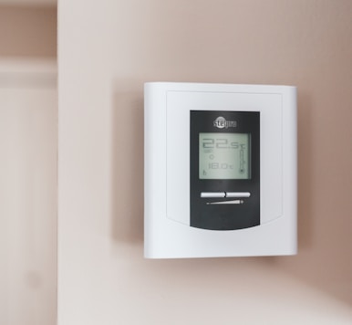 white and gray thermostat at 19 5