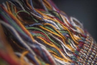 textil naranja y azul