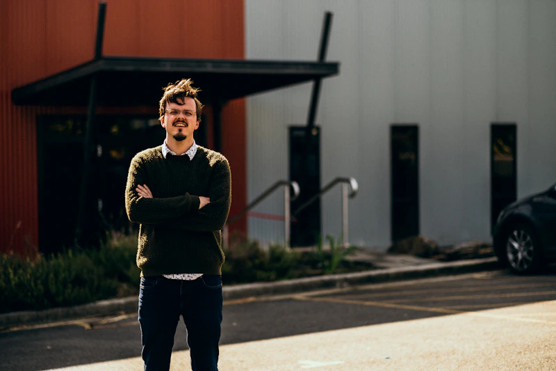 Urban sugar baby in a black t-shirt during daytime