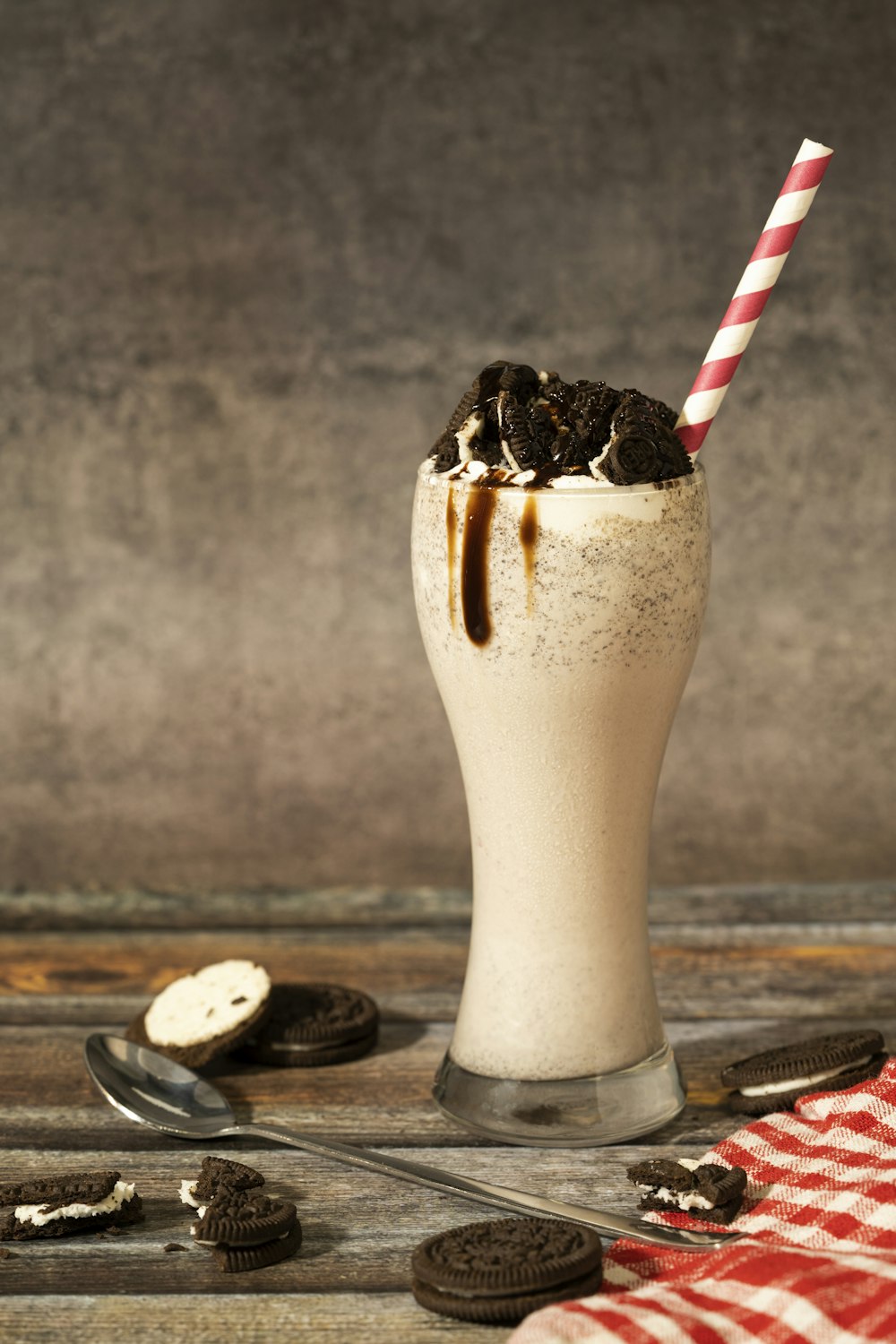 helado en taza de cerámica blanca