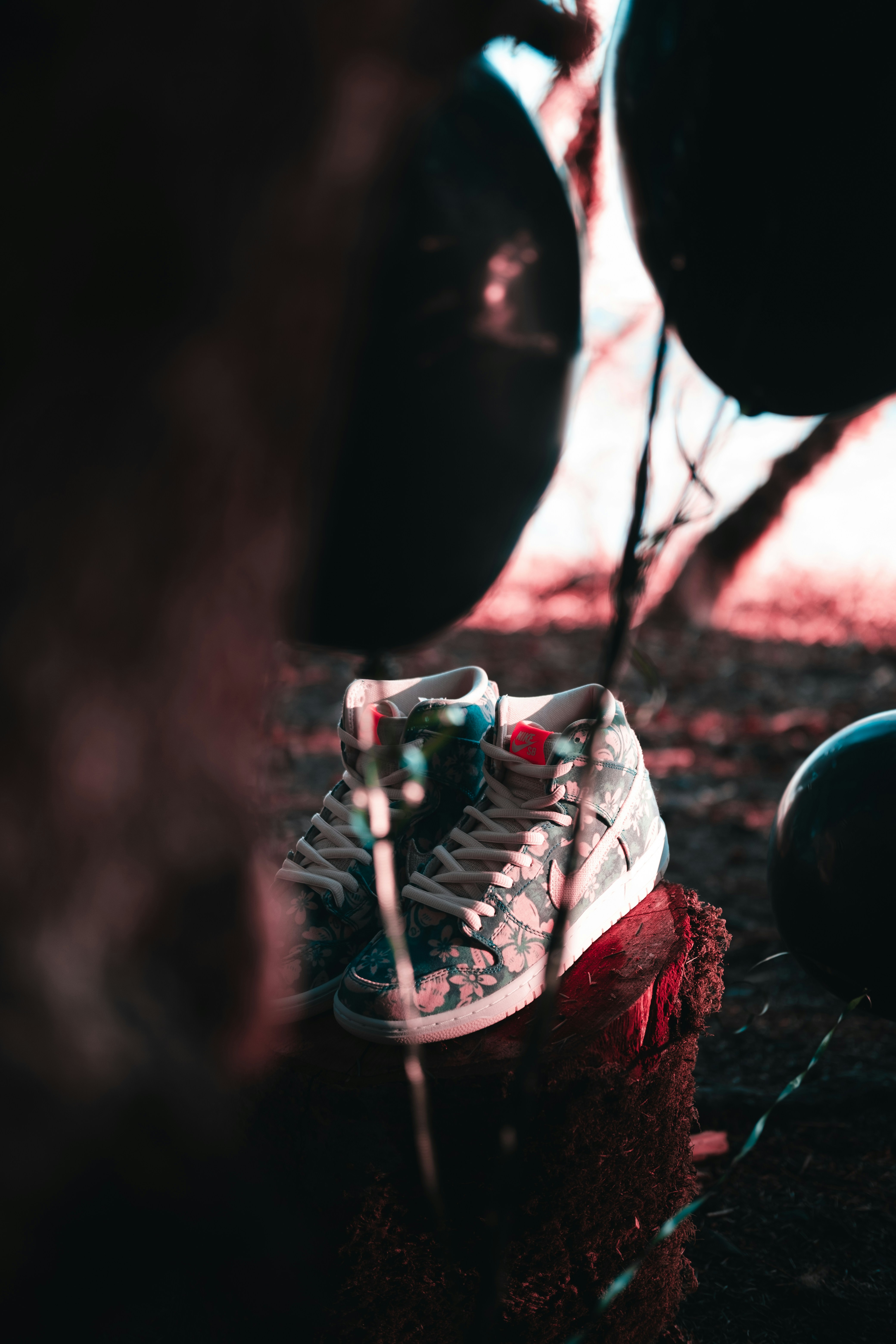 Side view of the QIX Spectre Black shoe