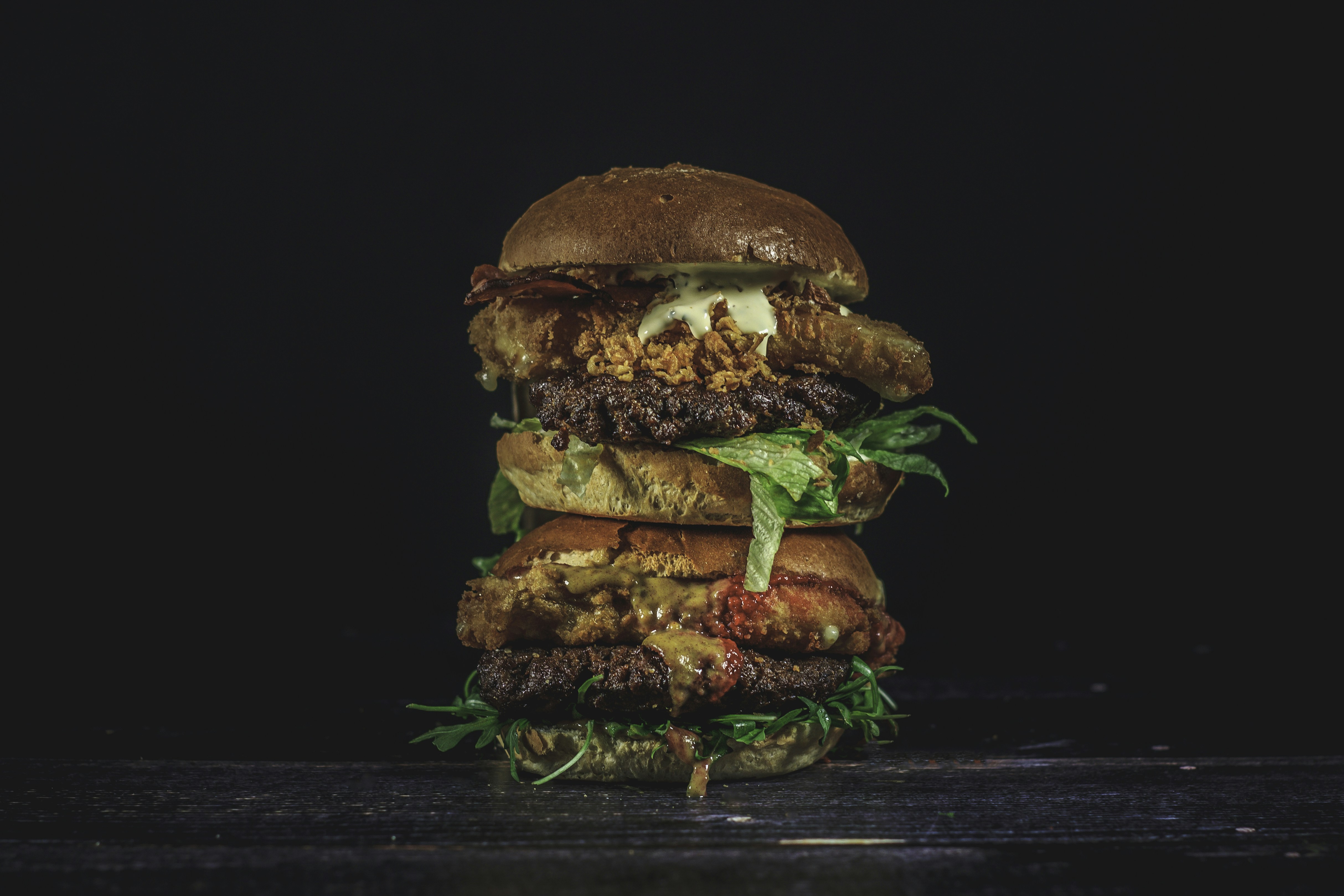 burger with lettuce and tomato