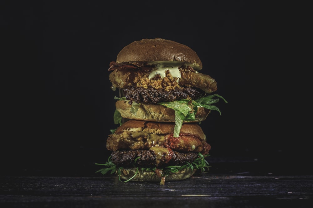 burger with lettuce and tomato