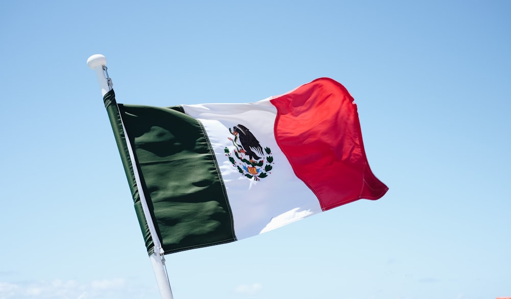 Bandera roja, blanca y negra