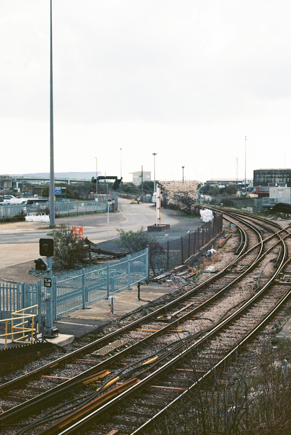 train rail tracks during daytime
