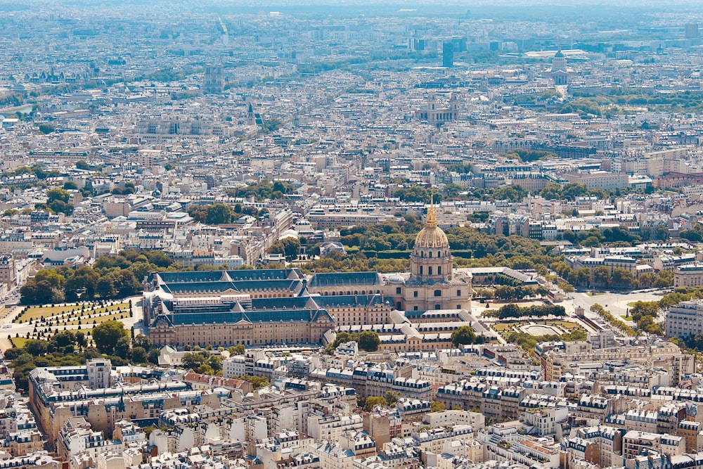 Vue aérienne des bâtiments de la ville pendant la journée