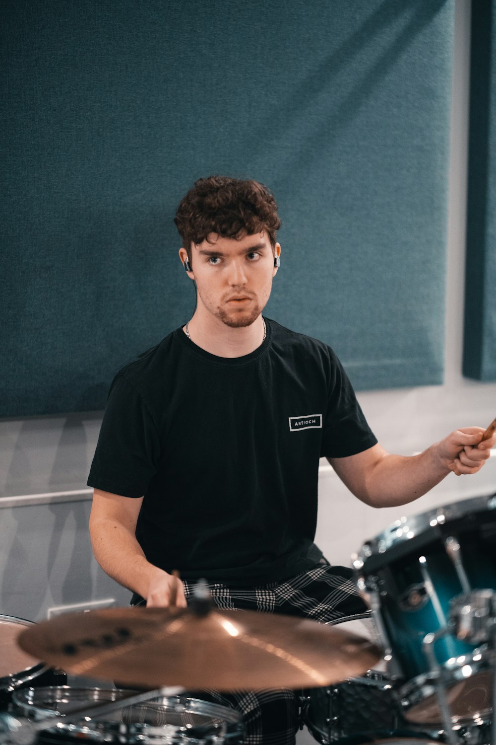 man in black crew neck t-shirt playing electric guitar