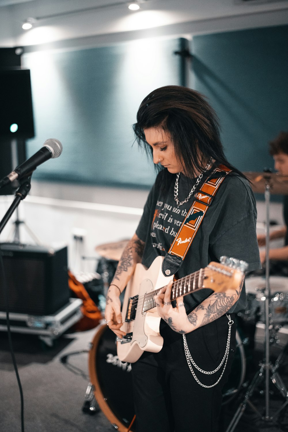 man in black shirt playing electric guitar