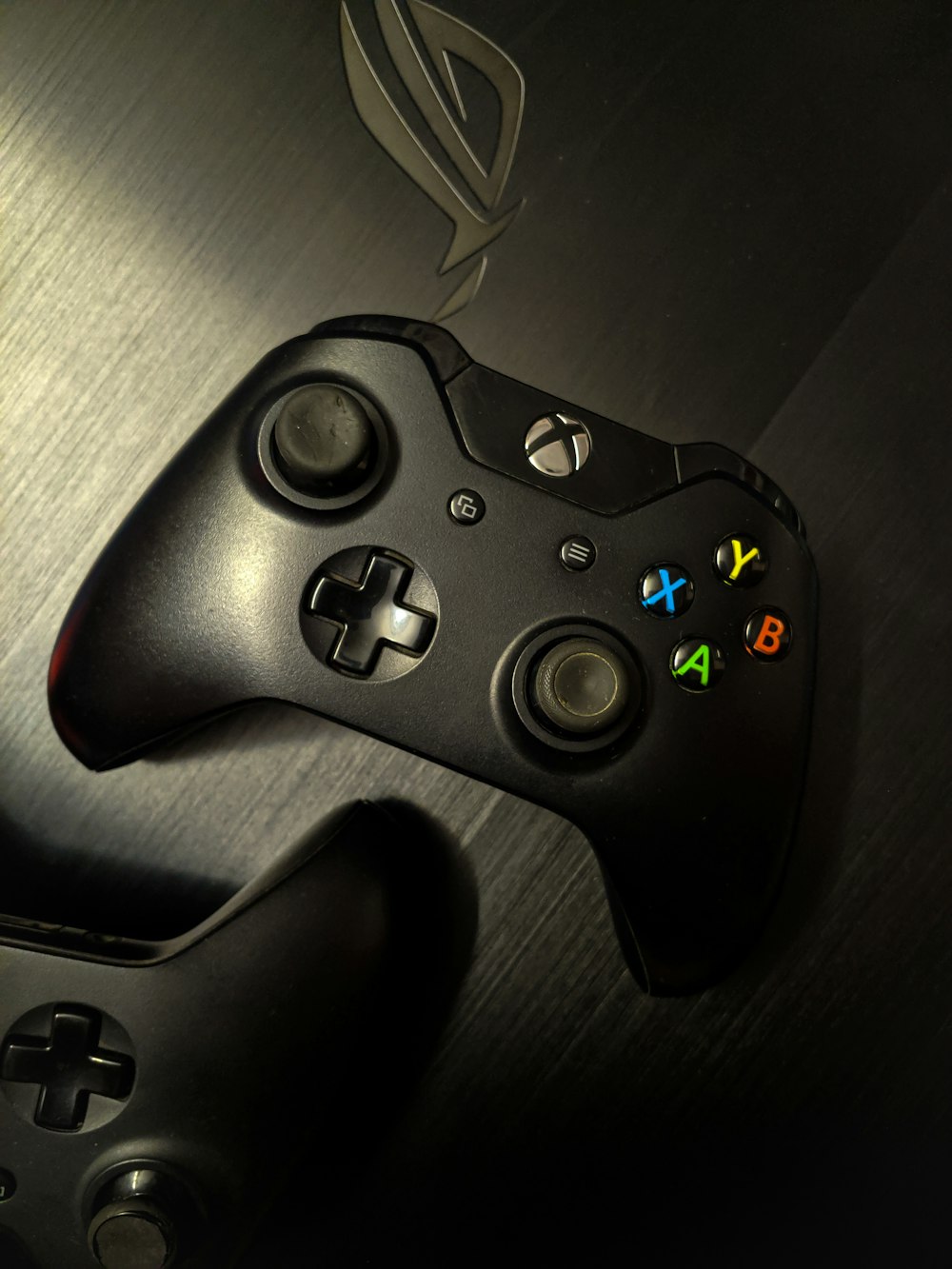 black xbox one game controller