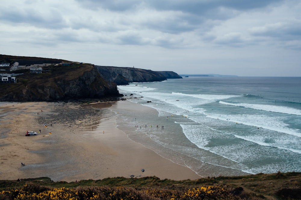 ocean waves crashing on shore during daytime