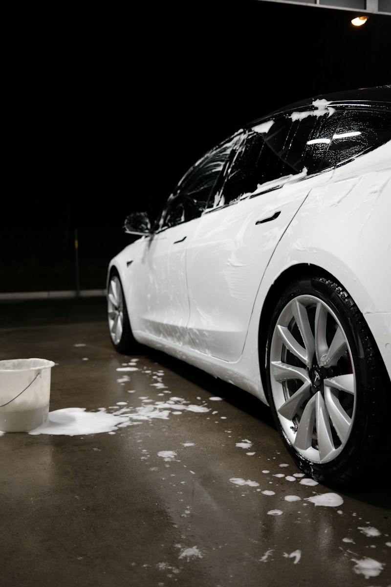 Coupé blanc brillant après un lavage complet