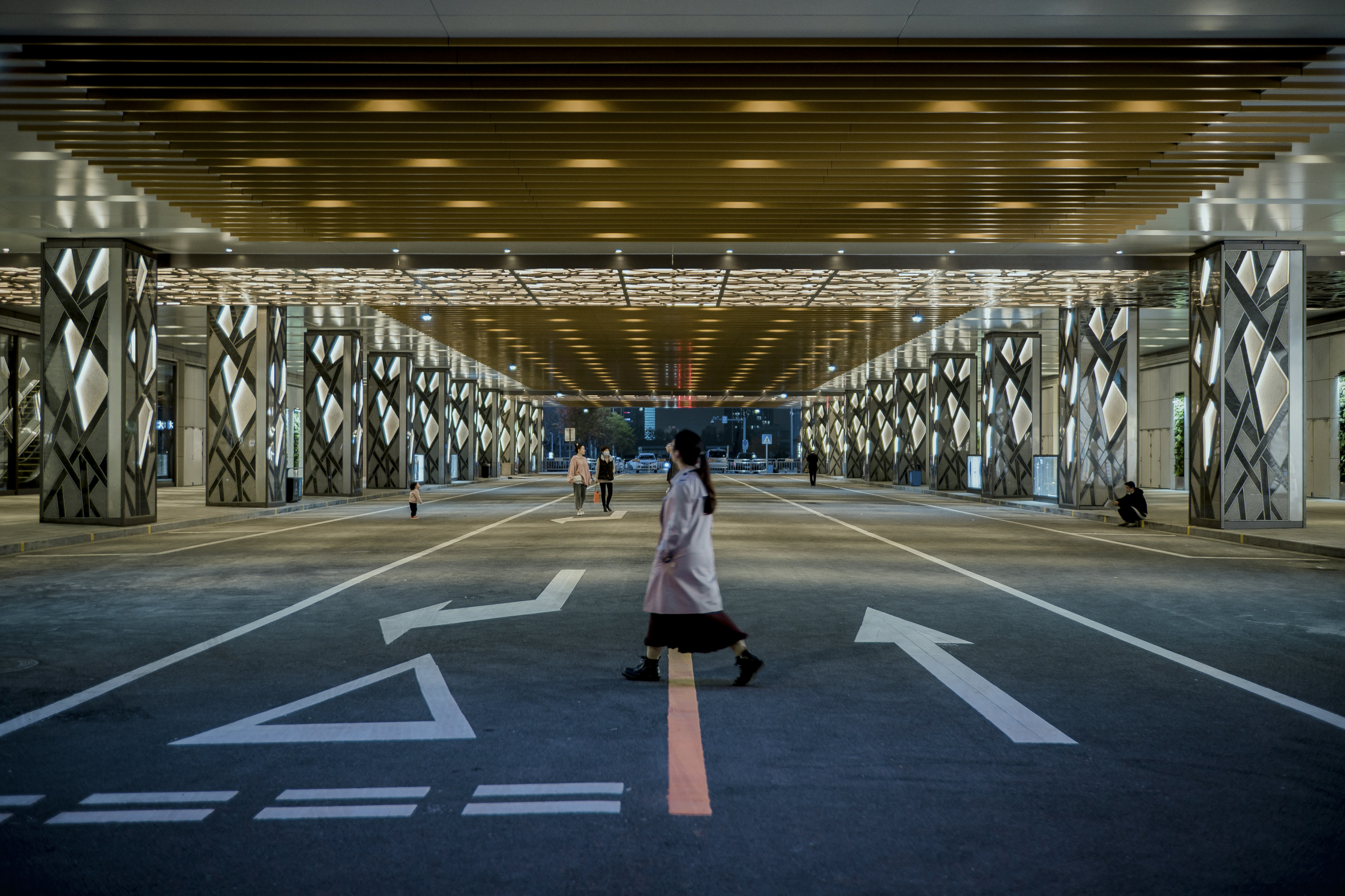 A person stands at the entrance to a large, modern maze, representing the complexity and challenge of adapting to new SEO rules.