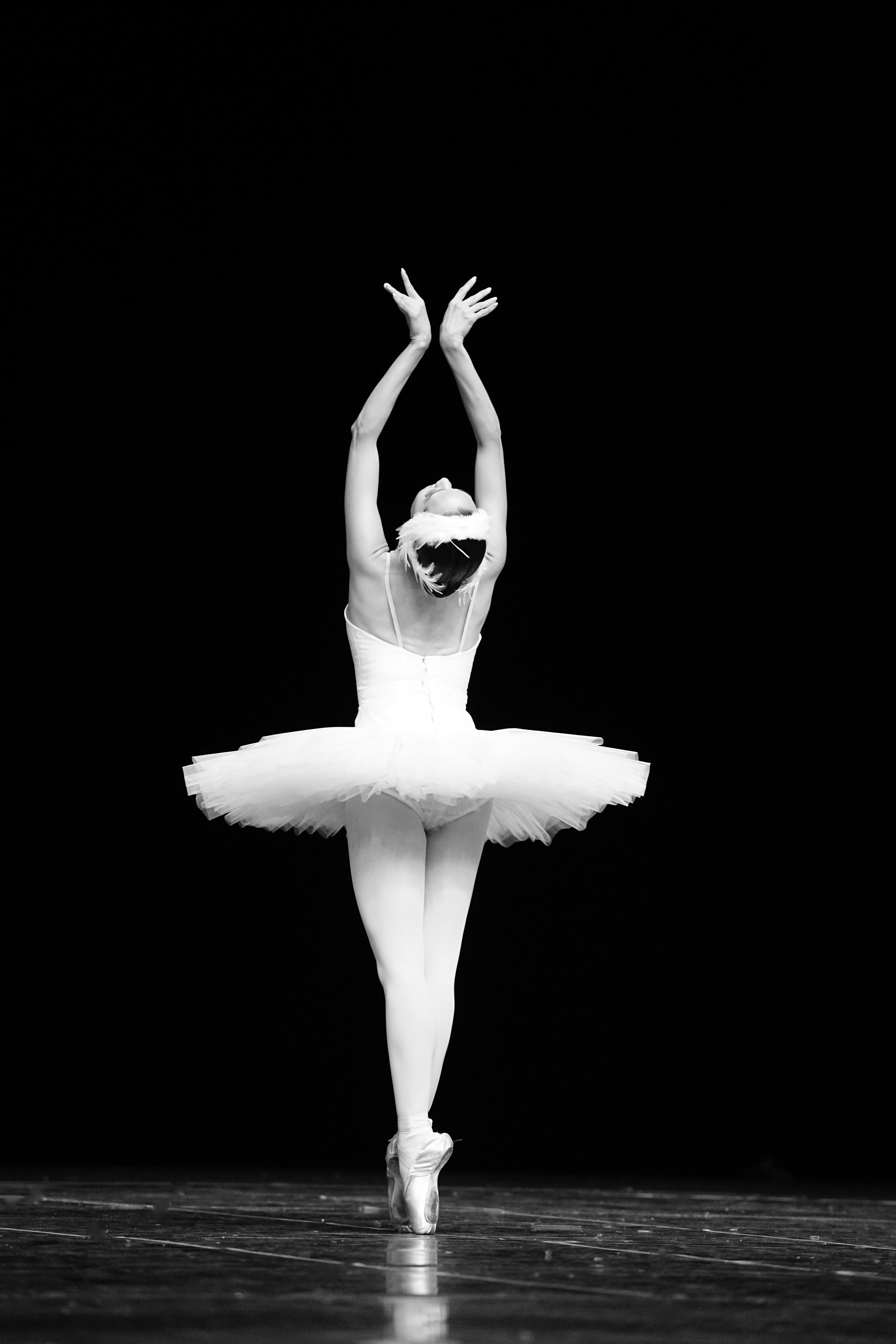 great photo recipe,how to photograph swan lake japanese ballet dancer; woman in white dress with black sunglasses