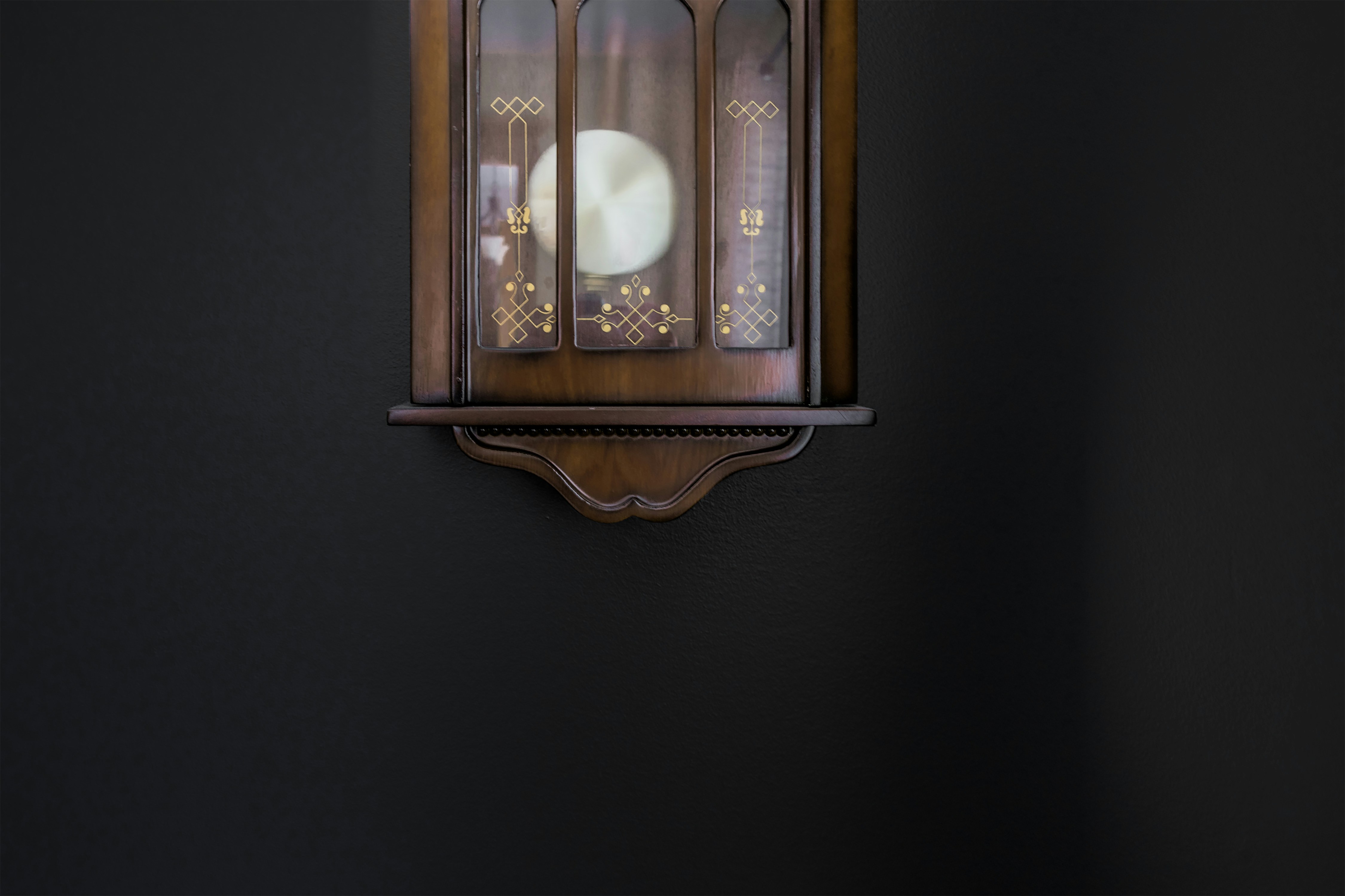 Jam Dinding Kayu Eksklusif