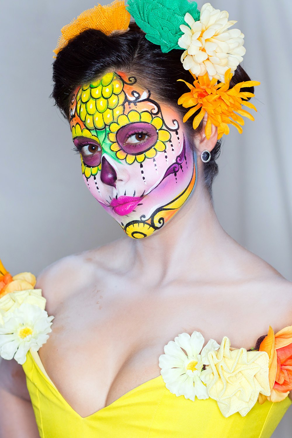 woman with yellow and white flower on her head