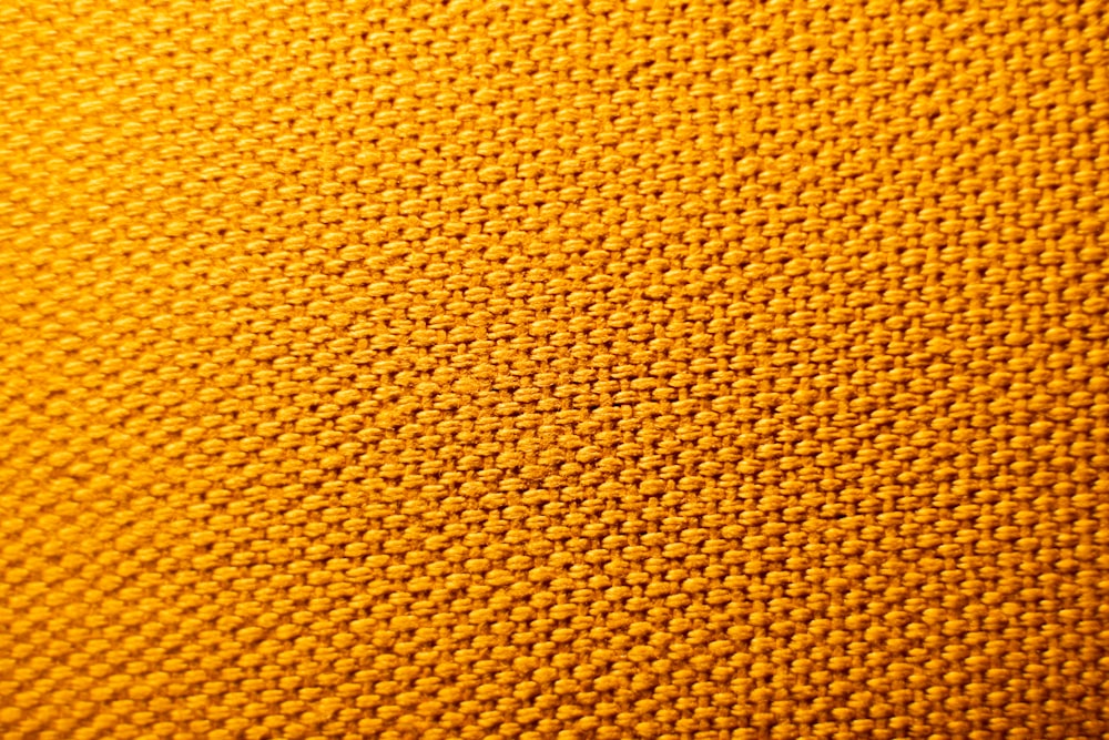 textile tricoté marron et noir