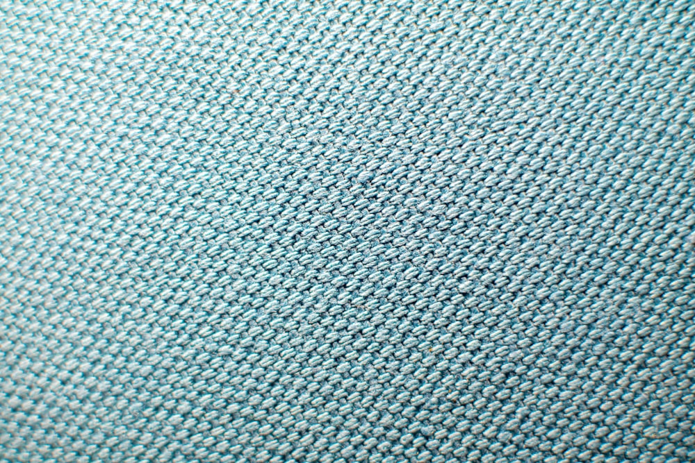 tecido de malha azul e branco