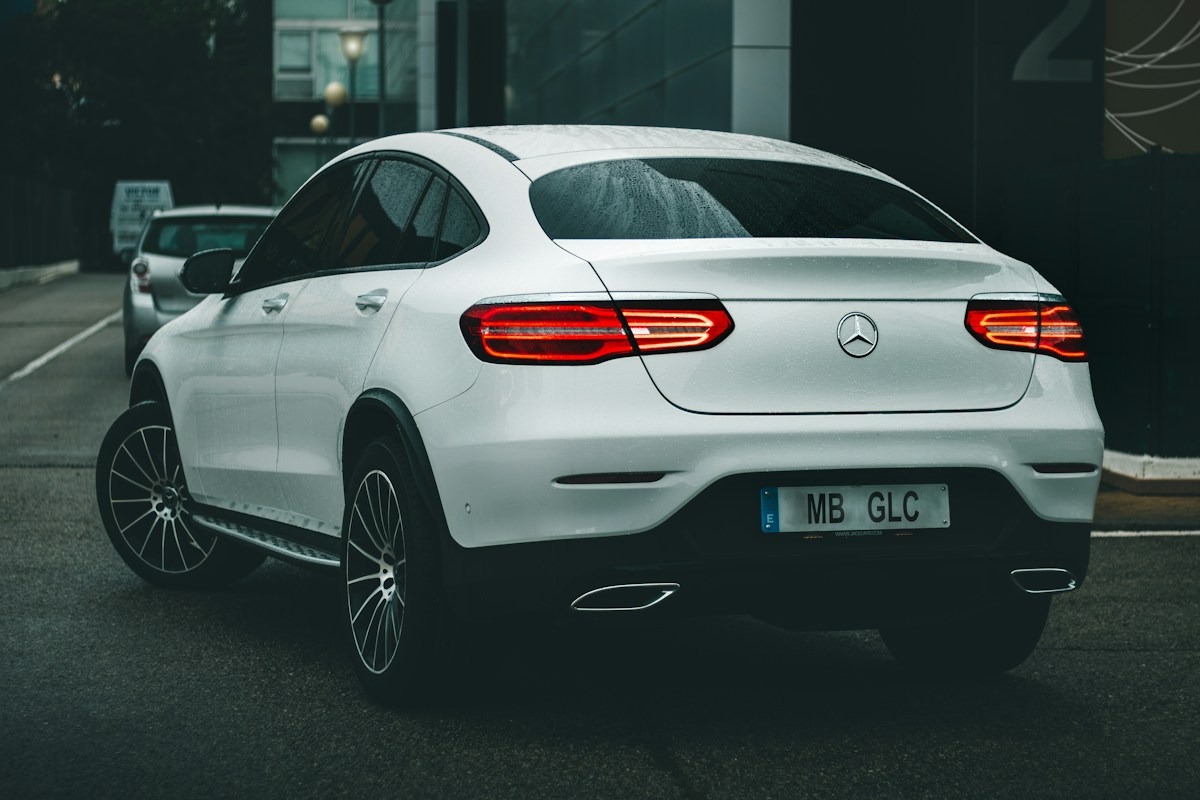 2024 Mercedes-Benz GLC 300 — photo 1 sur 2