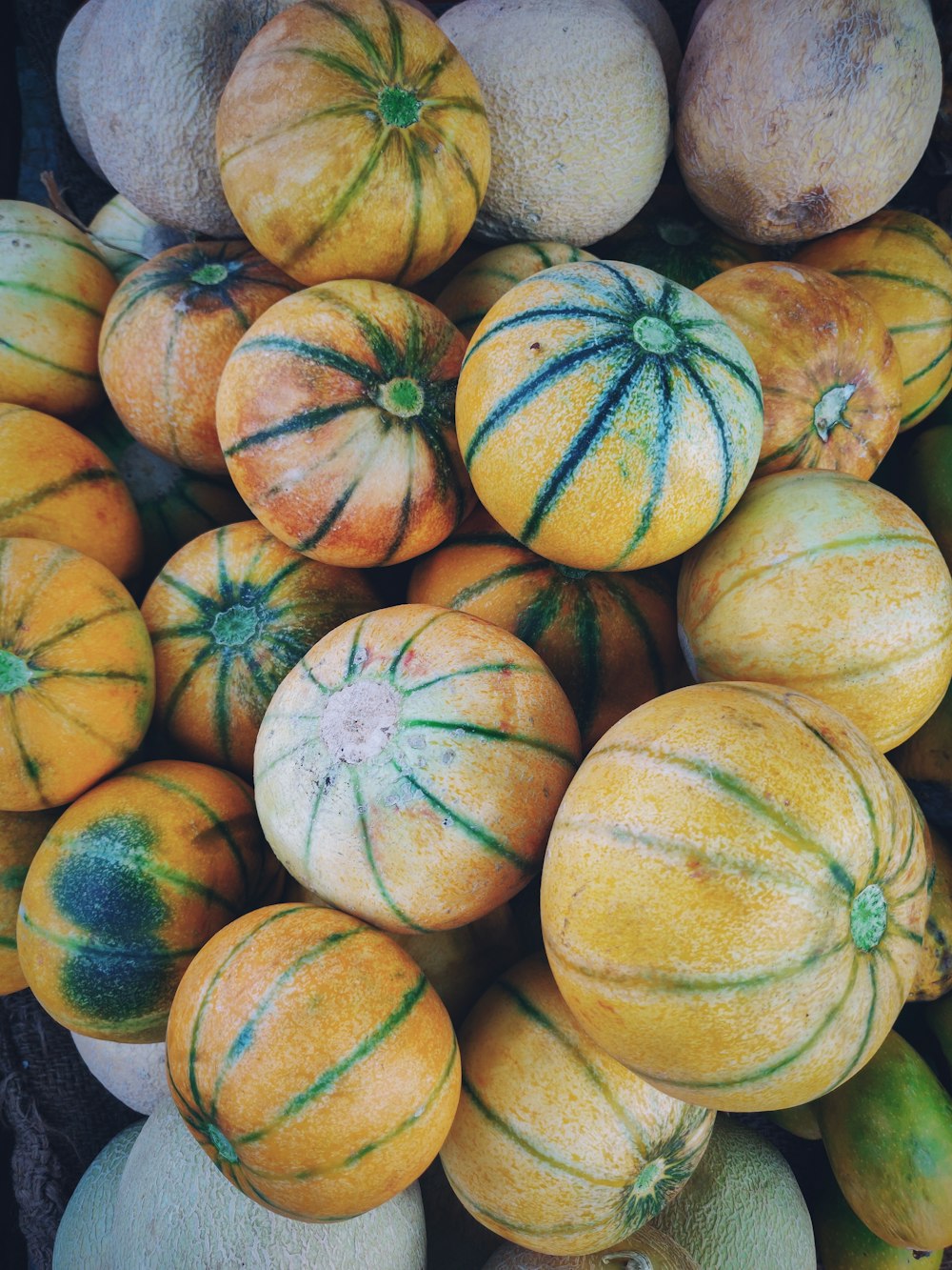 yellow and orange round fruits