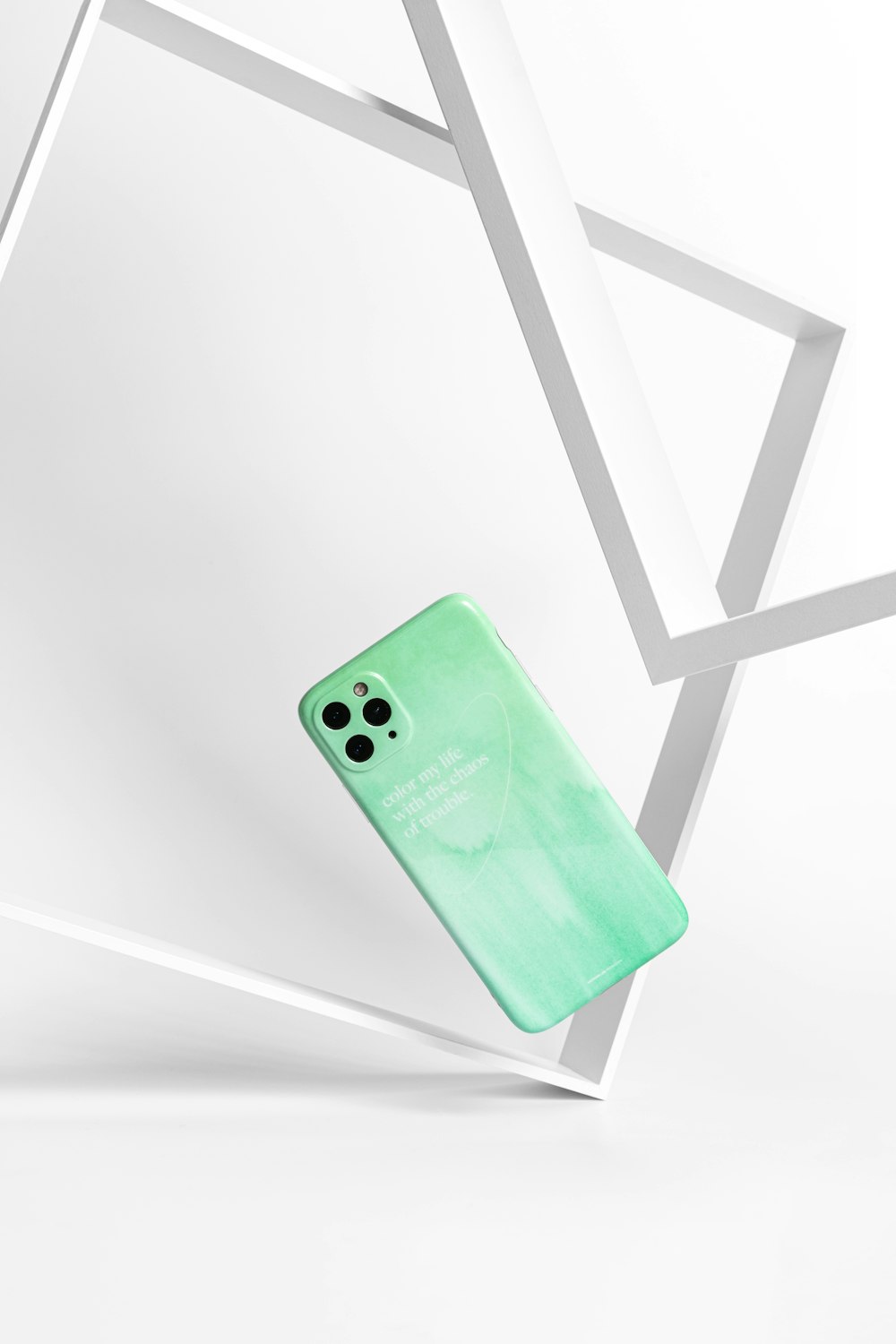 녹색 아이폰 5 C 흰색 테이블에