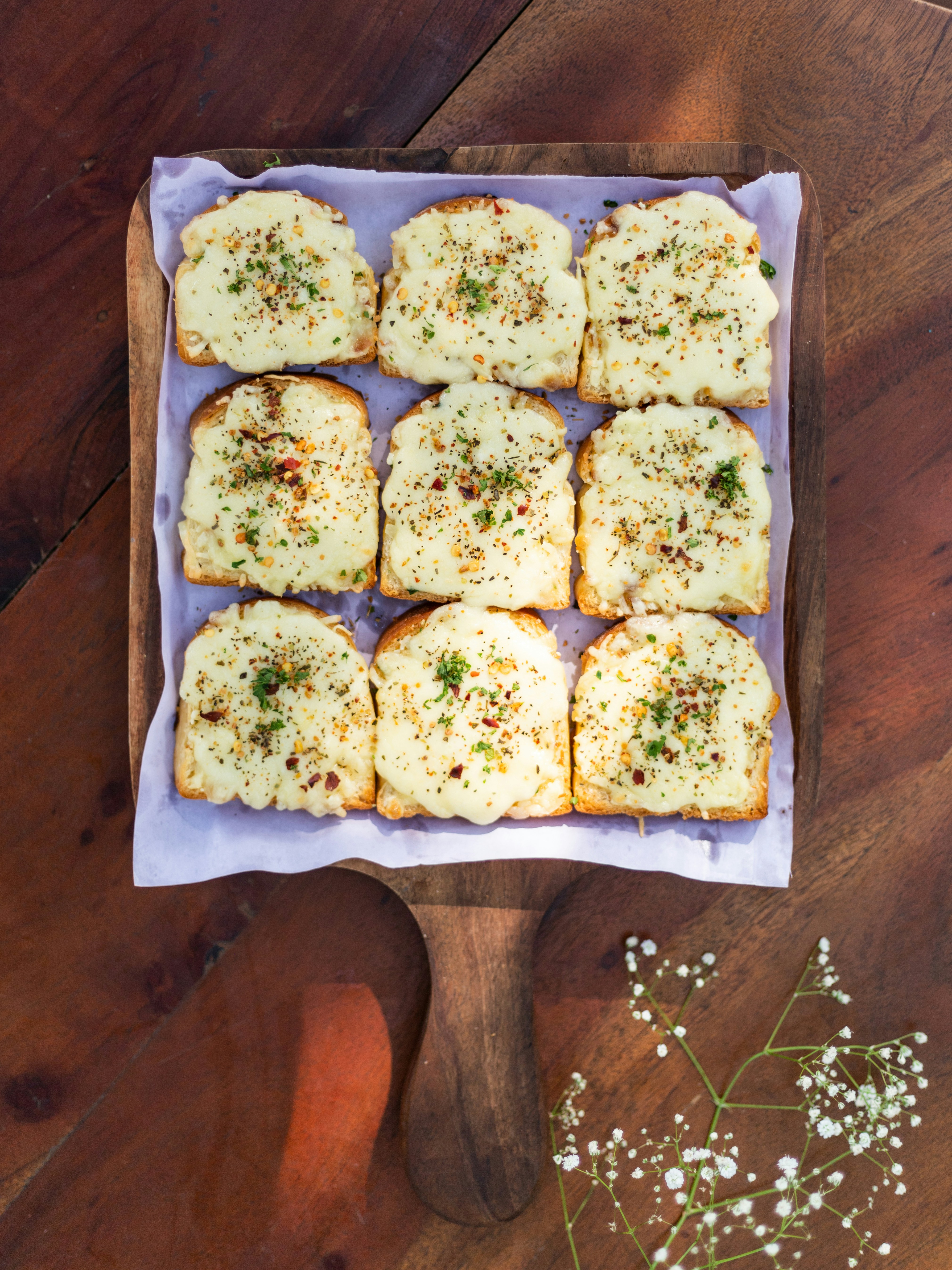Step-by-Step Instructions for Making Air Fryer Texas Toast Garlic Bread