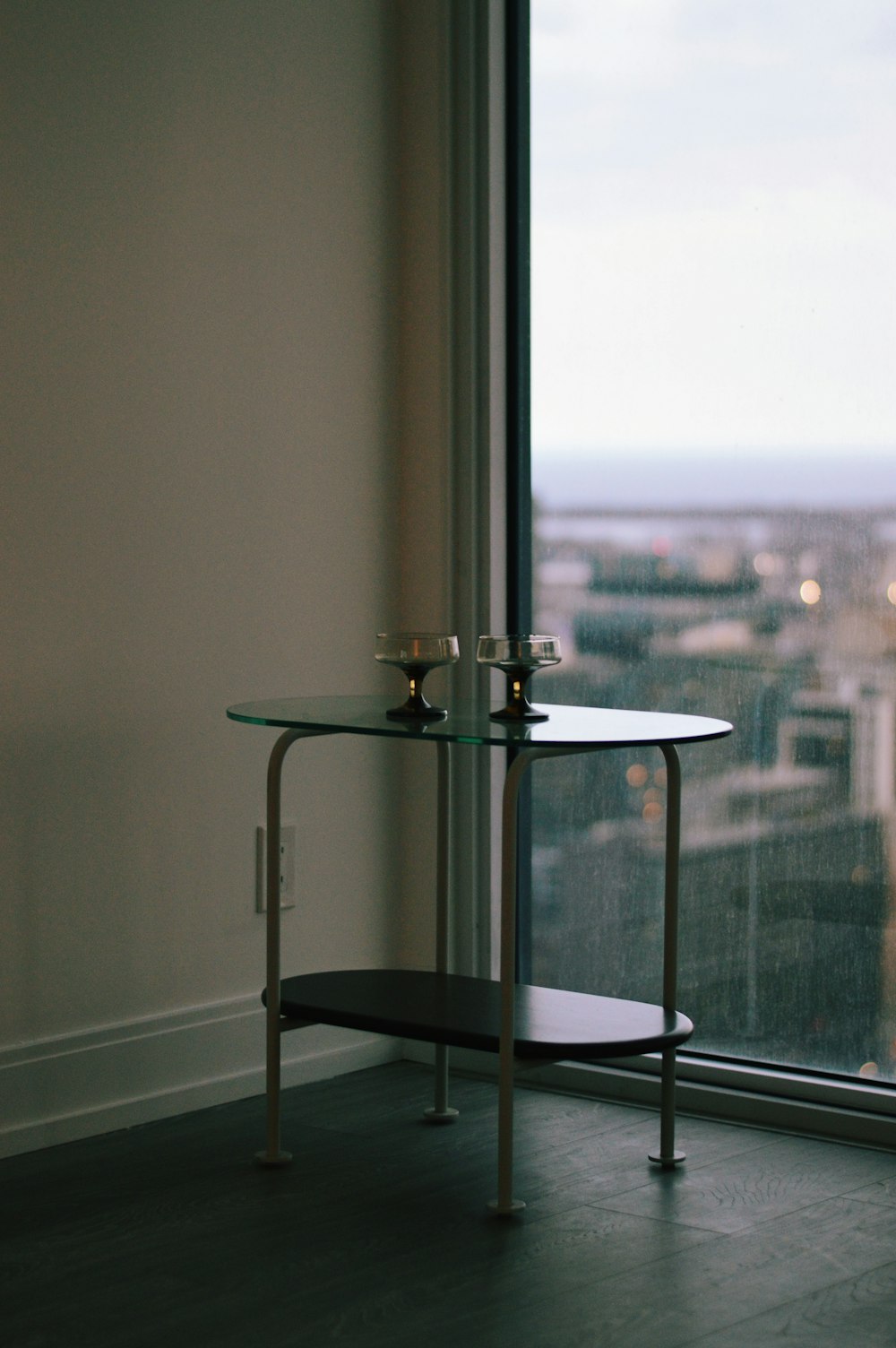 stainless steel table stand on glass table