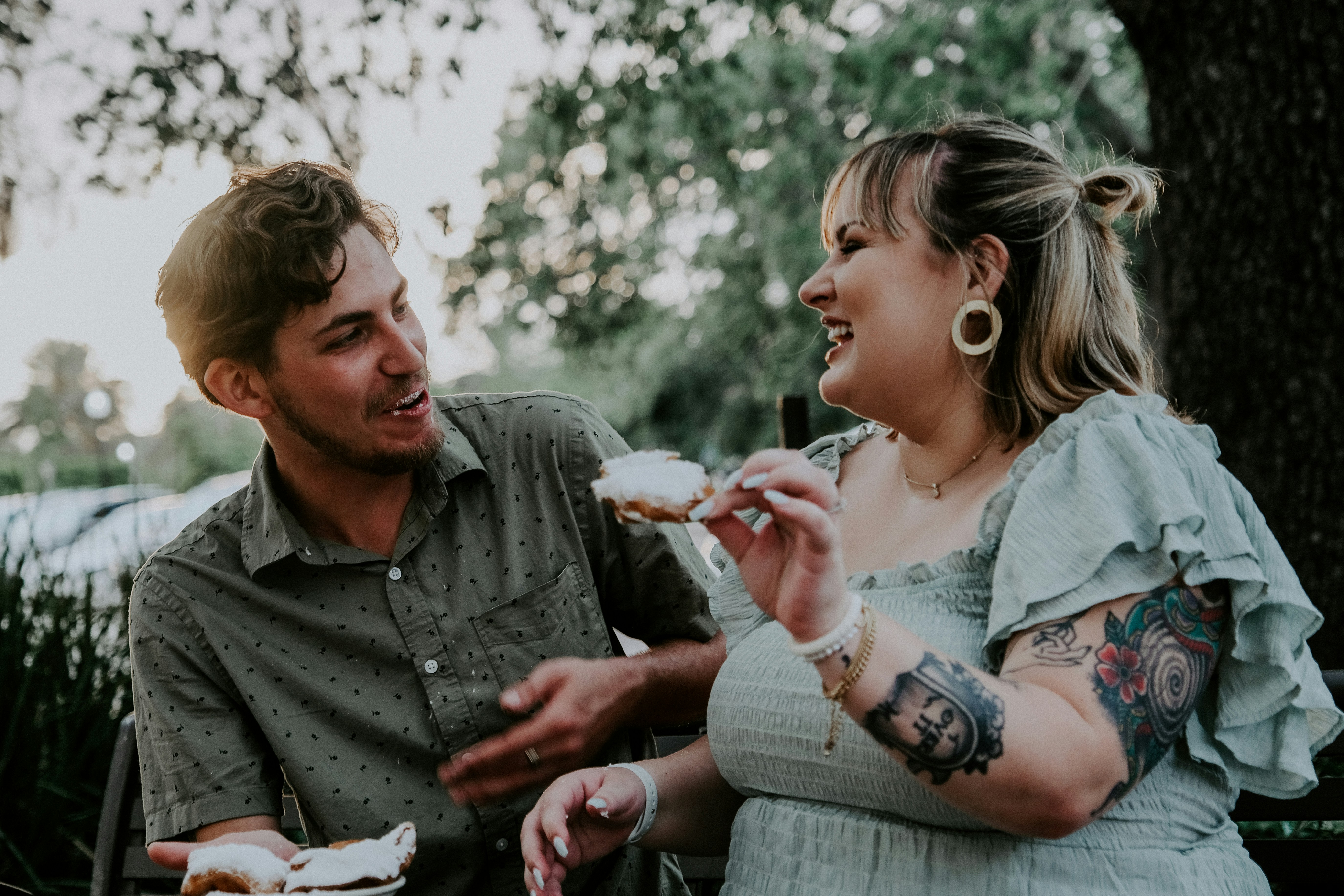 Stunningly delicious street food, magnificent banquets, quiet family dinners: each is beautiful in it's own right. Unsplash captures that beauty, and lets you choose from a curated selection of the finest food images on the web (and always free).