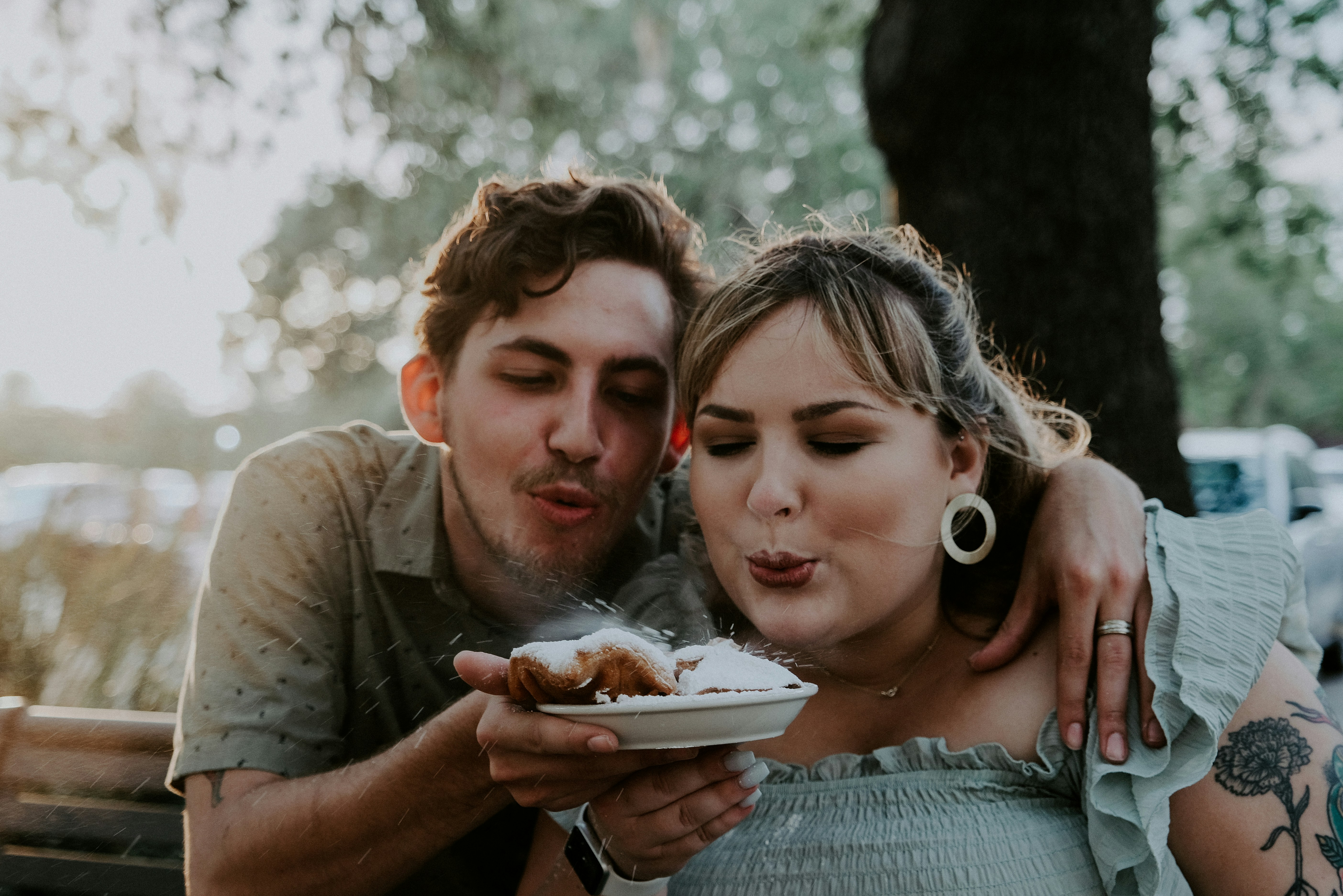 Human faces speak to us in a way that language cannot. Everyone recognize a smile, a frown, tears. Unsplash has the finest selection of people images on the web: high-def and curated for quality. Family, friends, men, women, Unsplash has photos for all.