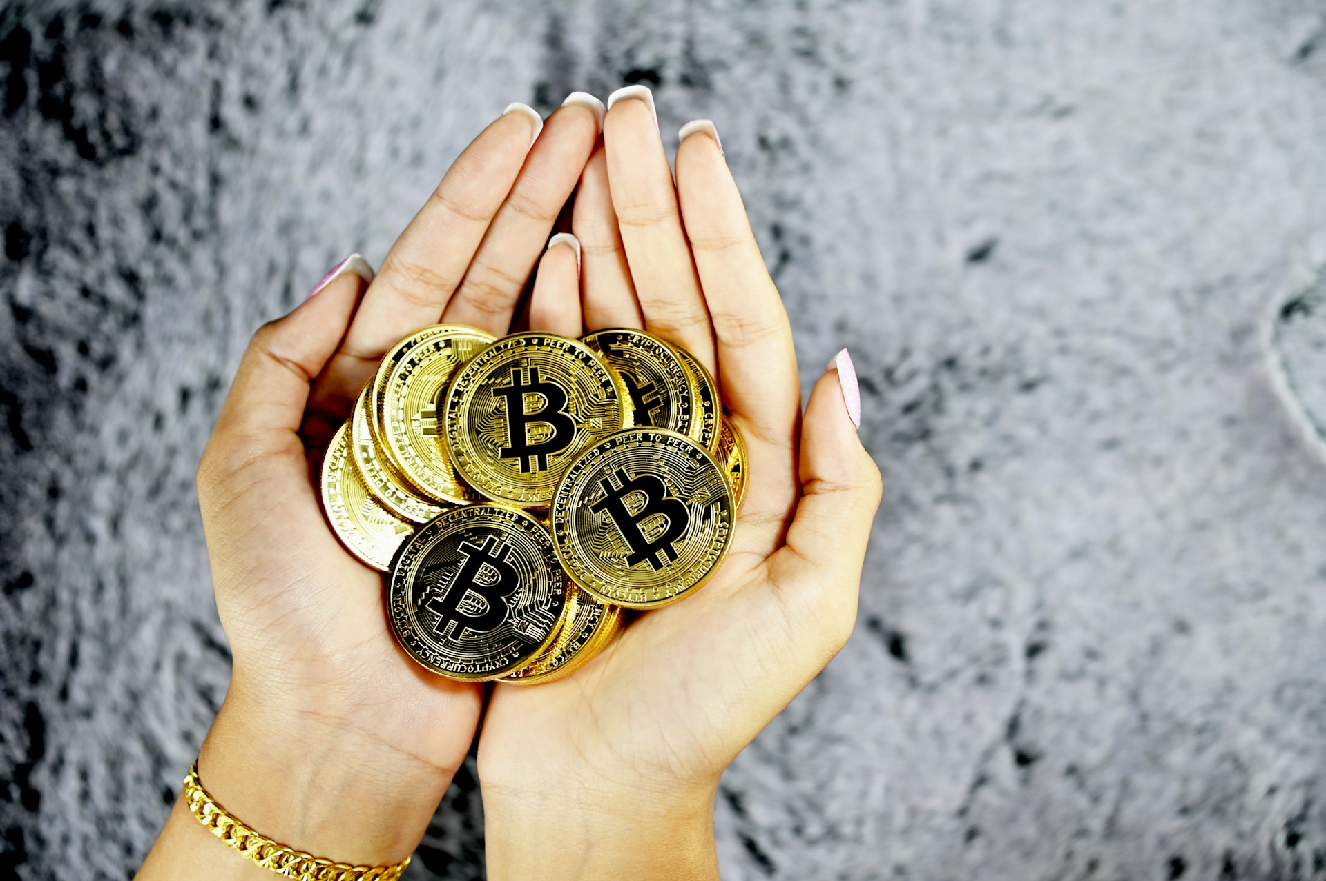 gray computer monitor