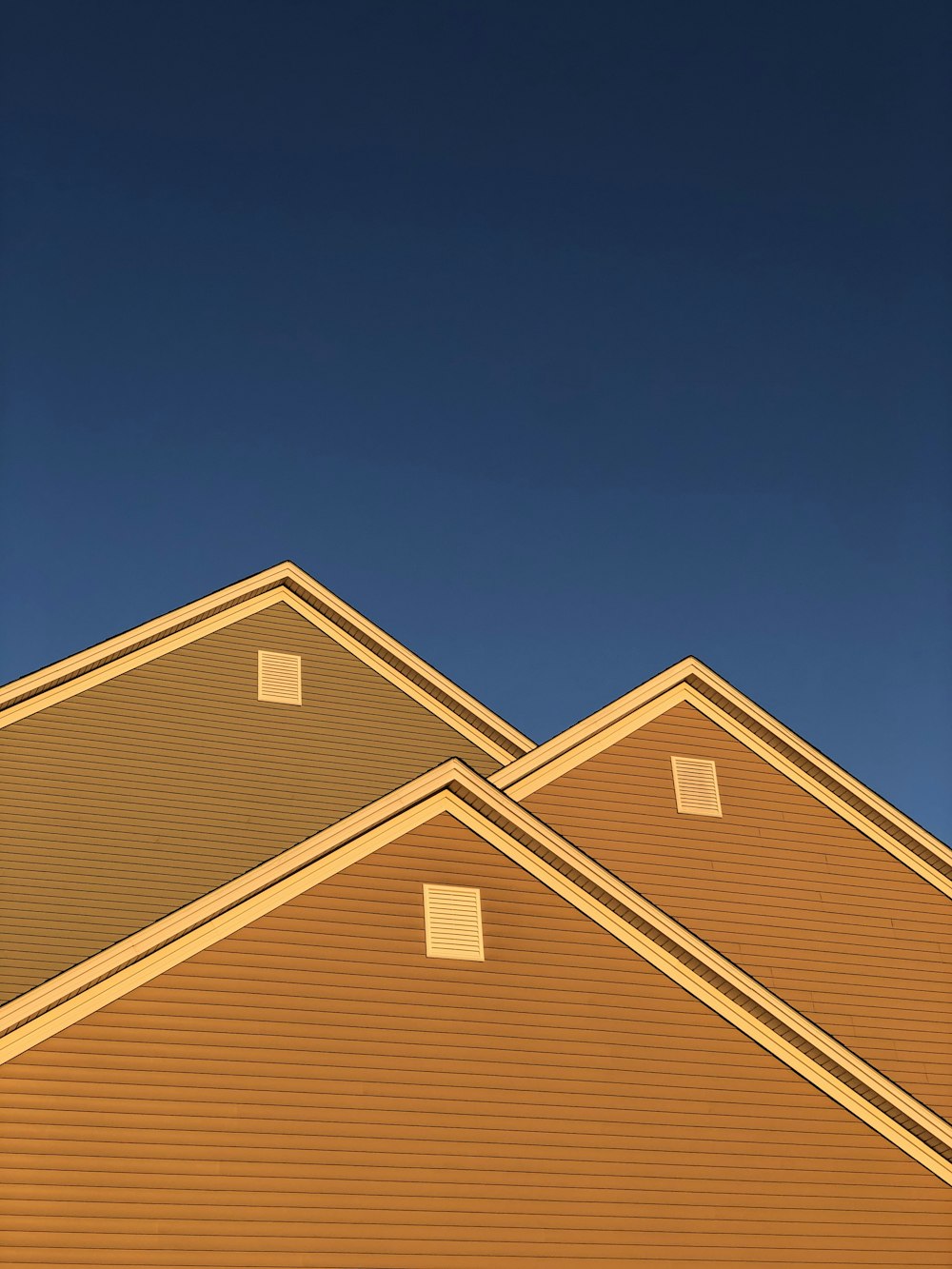 brown brick house under blue sky during daytime